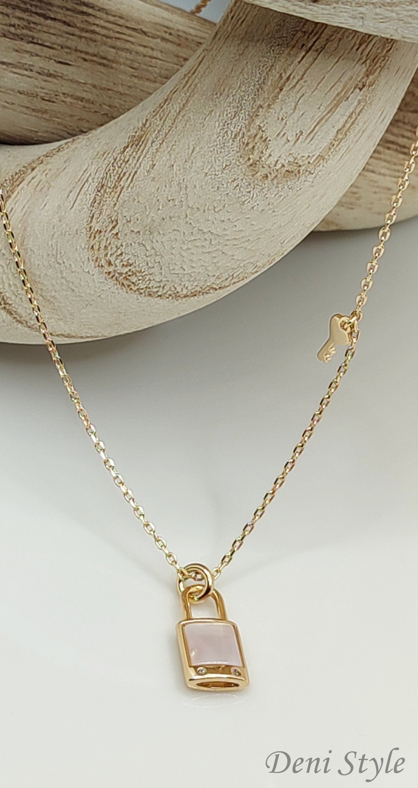 4696/ Lock nyaklánc