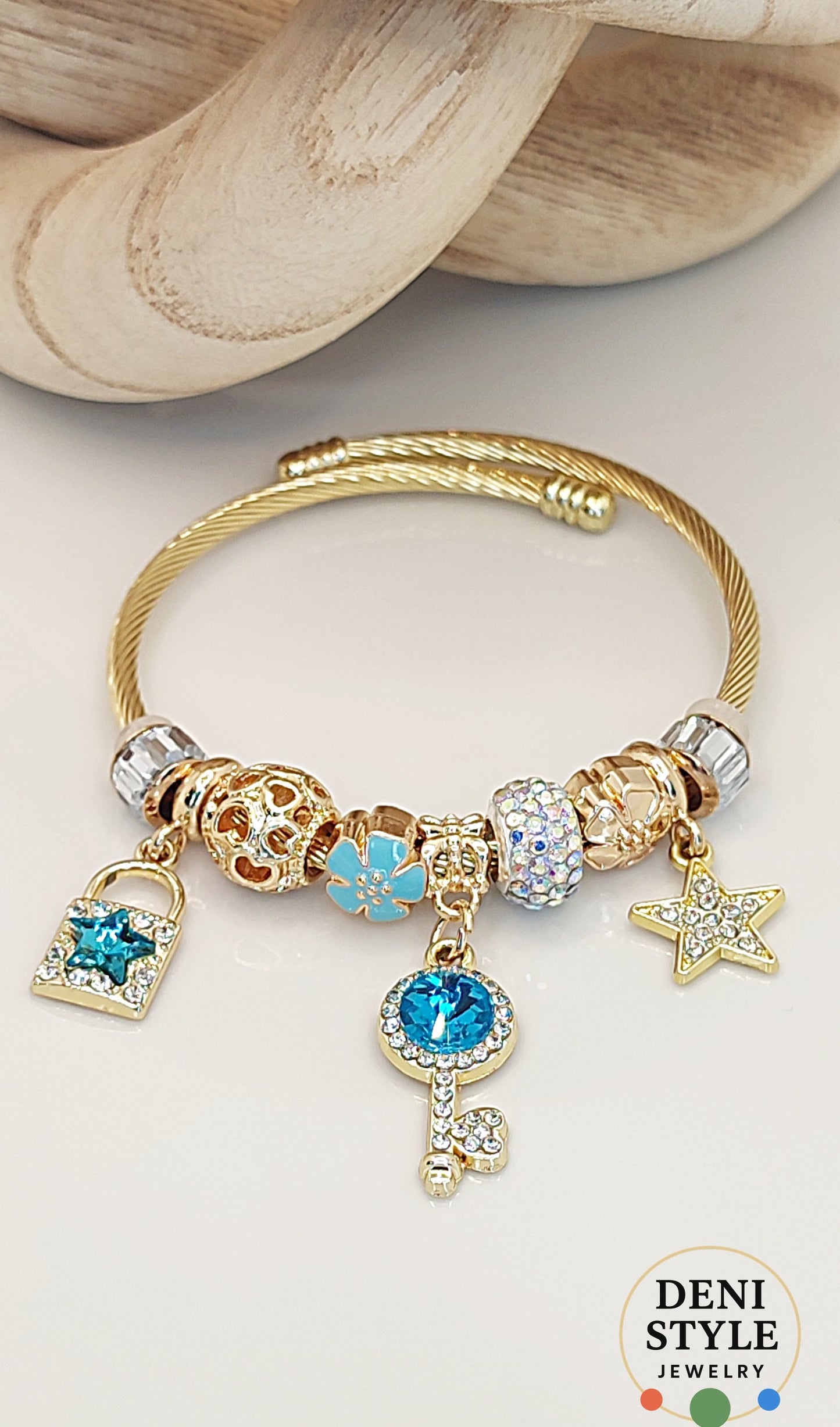 6169/ Charm karkötő